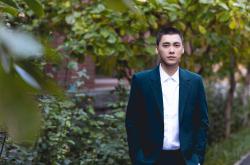 英雄联盟总决赛赛程-离奇新闻，森林狼中锋戈贝尔为何身穿湖人战袍，成为击败雄鹿的奇兵？