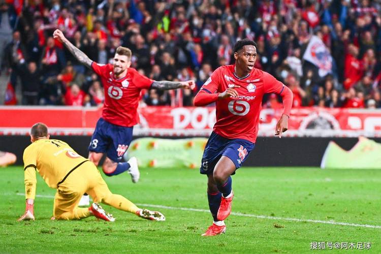 里昂客场击败里尔，保持领先优势的简单介绍