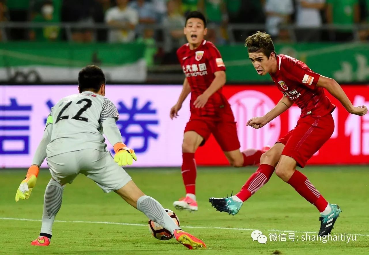 上港大胜富德，领先积分榜第一
