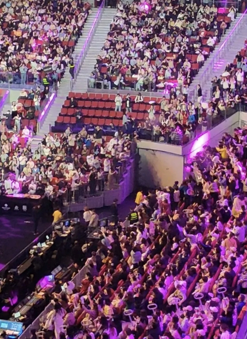 现场观众尽欢欣,精彩比赛感动万千人 现场观众尽欢欣,精彩比赛感动万千人