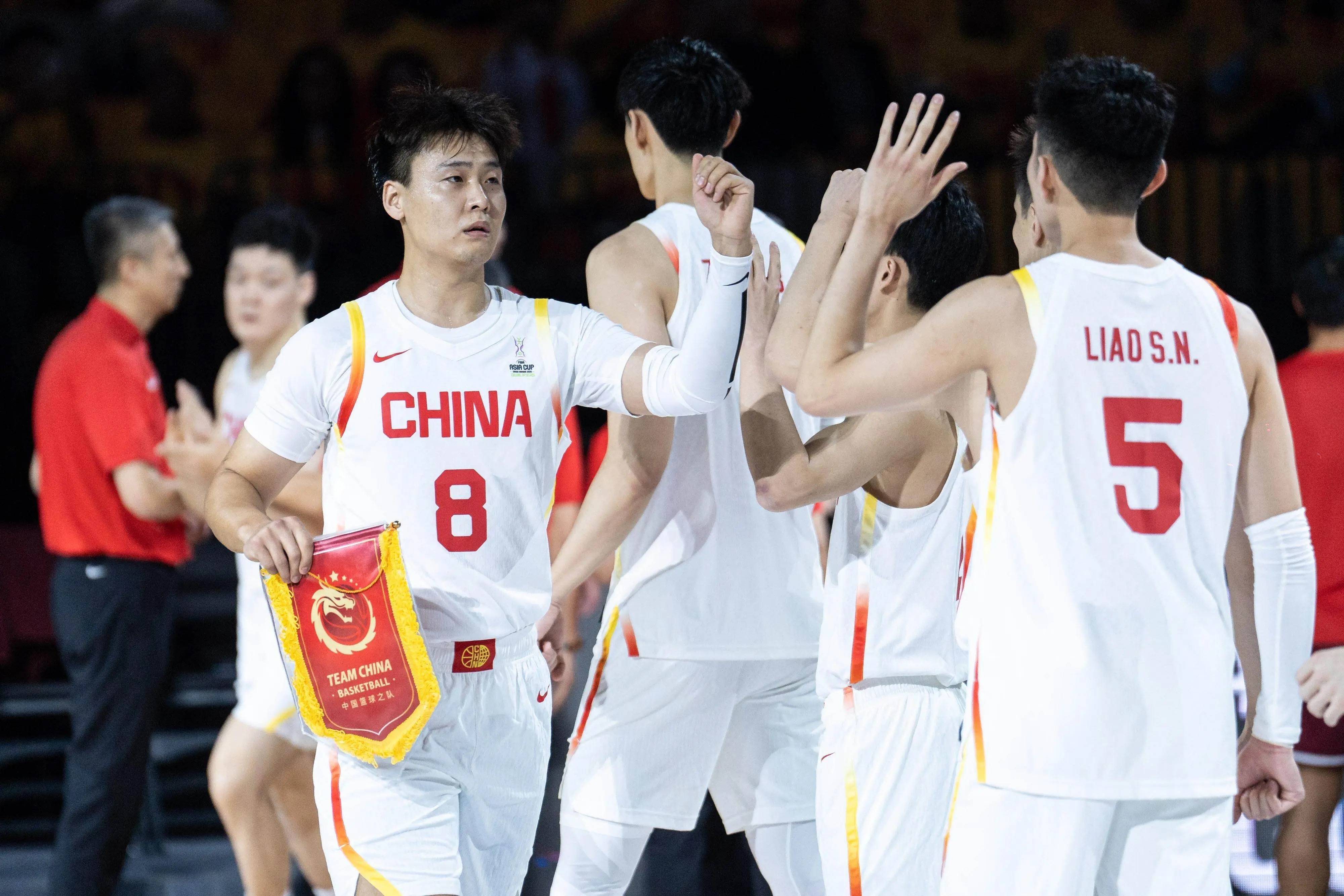 亚洲杯篮球比赛：中国男篮力压韩国晋级