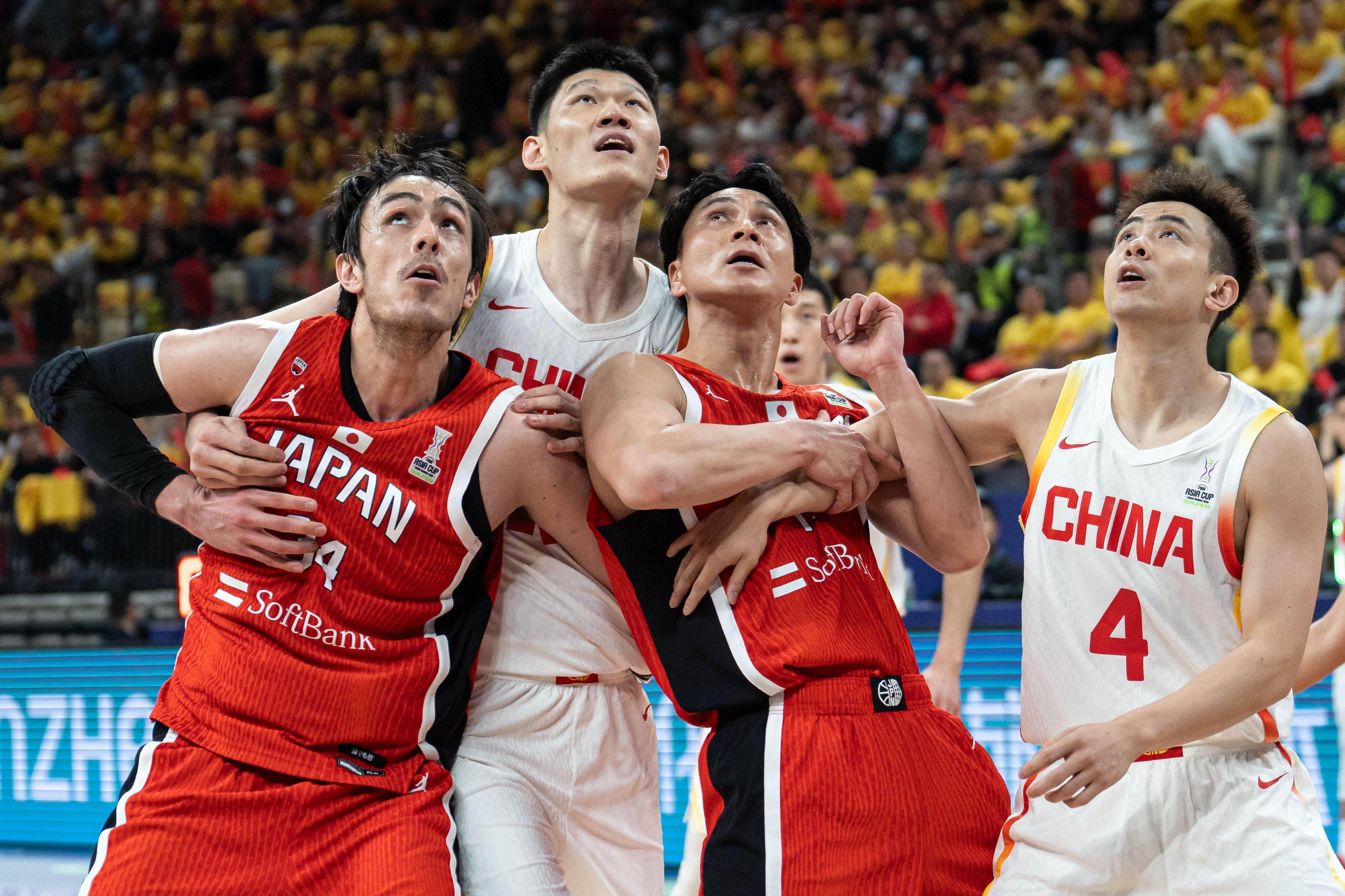 亚洲杯篮球比赛：中国男篮力压韩国晋级