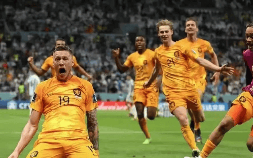 荷兰队艰难击败乌拉圭,晋级半决赛 荷兰队艰难击败乌拉圭,晋级半决赛