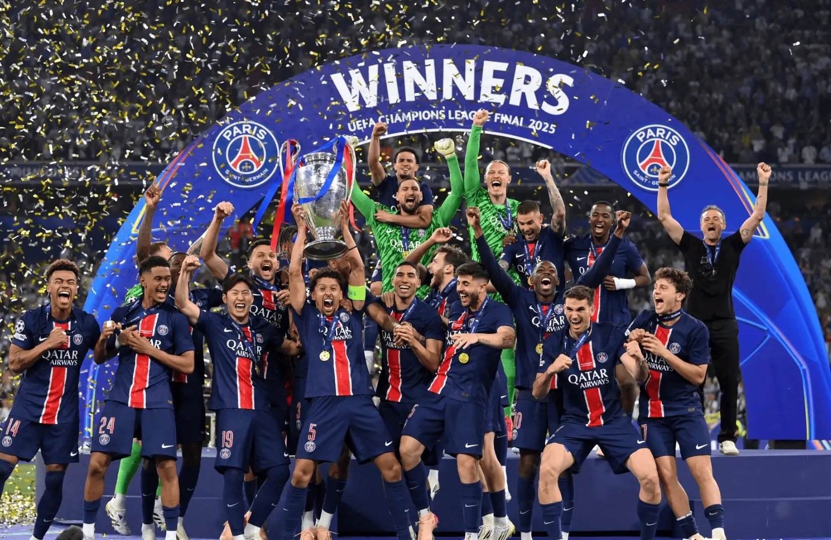 包含激战瓜分!欧洲足球盛事成为焦点的词条 包含激战瓜分!欧洲足球盛事成为焦点的词条