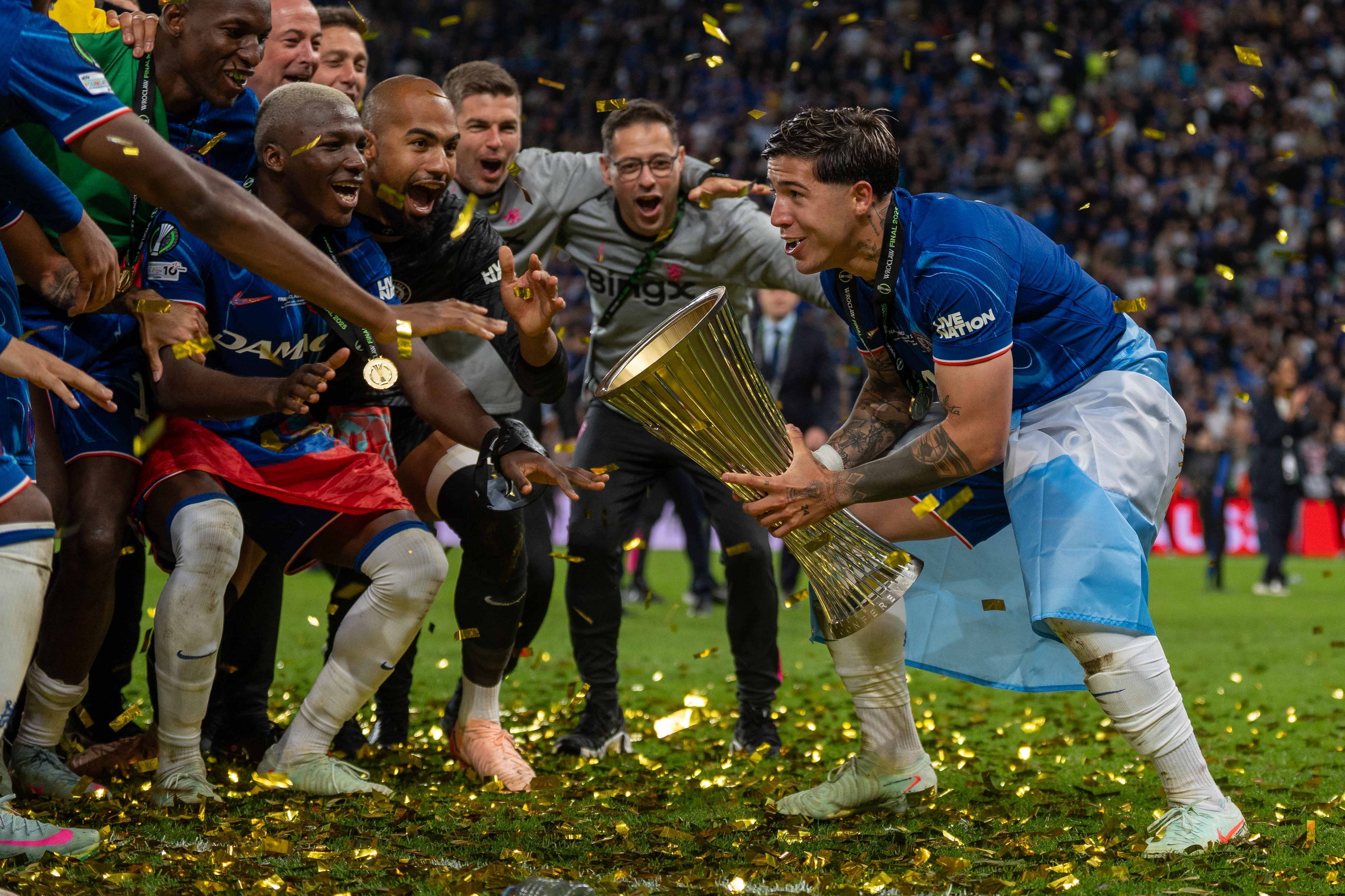 狂奔切尔西取得不败战绩,冲击联赛亚军地位! 狂奔切尔西取得不败战绩,冲击联赛亚军地位!