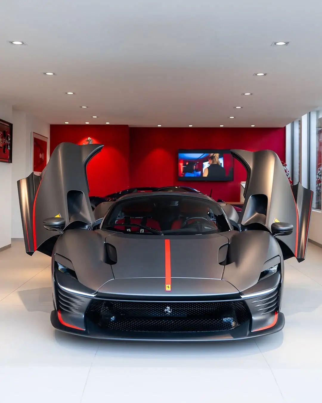 法拉利轻取阿斯顿马丁，塞恩斯惊艳四座