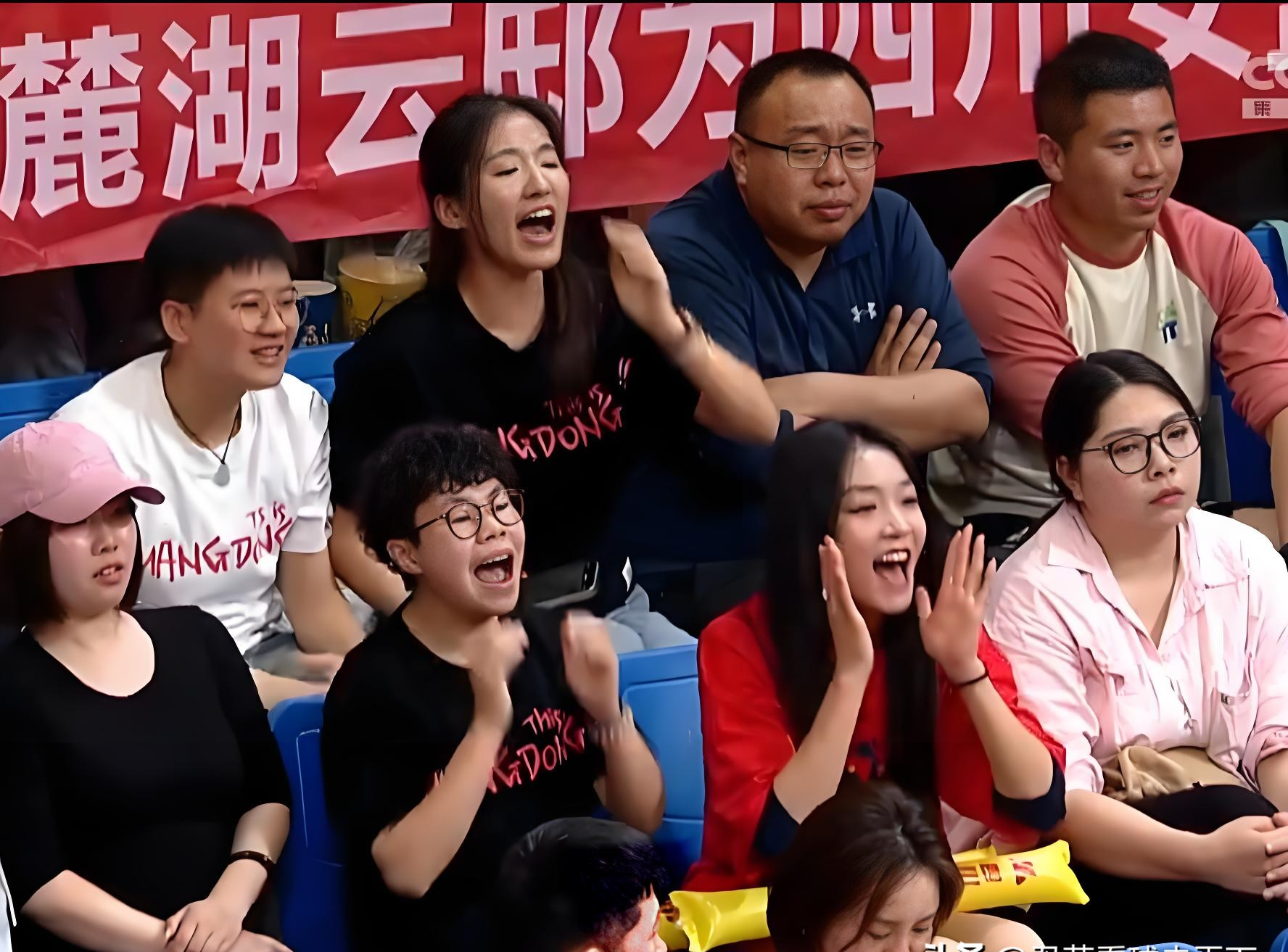 两队强势对决，四川队再次引关注