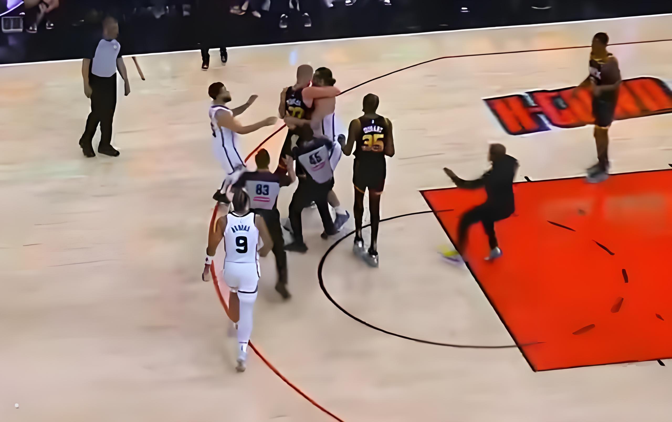 独行侠鏖战北京队，霍勒迪统治全场